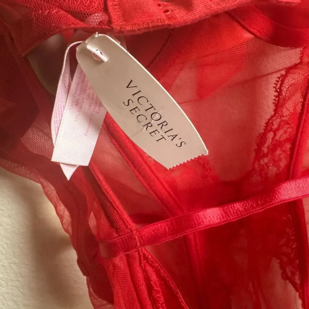 Victoria's Secret Bustier/Garter/Panty Lace Lingerie Set 34B Red Holiday Corset
